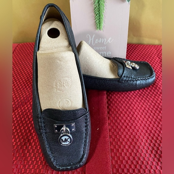 ⭐️Michael Kors Women's Black Loafers - Picture 4 of 15